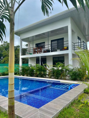 Oso Perezoso Pool Villa